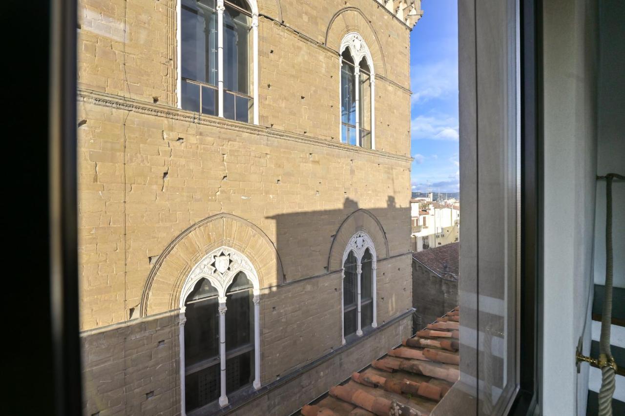 Via Lamberti, 3 - Florence Charming Apartments - Charming And Historic 5Th-Floor Attic Apartment With Elevator In A Building At The Heart Of Vibrant Florence, Just A 2-Minute Walk From All Attractions Экстерьер фото