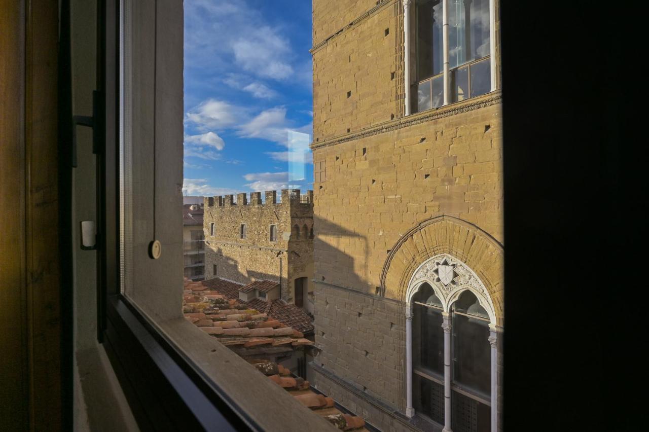 Via Lamberti, 3 - Florence Charming Apartments - Charming And Historic 5Th-Floor Attic Apartment With Elevator In A Building At The Heart Of Vibrant Florence, Just A 2-Minute Walk From All Attractions Экстерьер фото