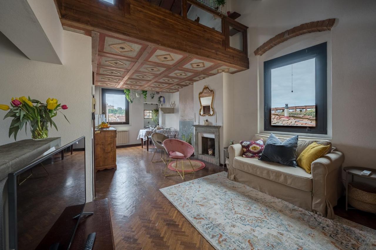 Via Lamberti, 3 - Florence Charming Apartments - Charming And Historic 5Th-Floor Attic Apartment With Elevator In A Building At The Heart Of Vibrant Florence, Just A 2-Minute Walk From All Attractions Экстерьер фото