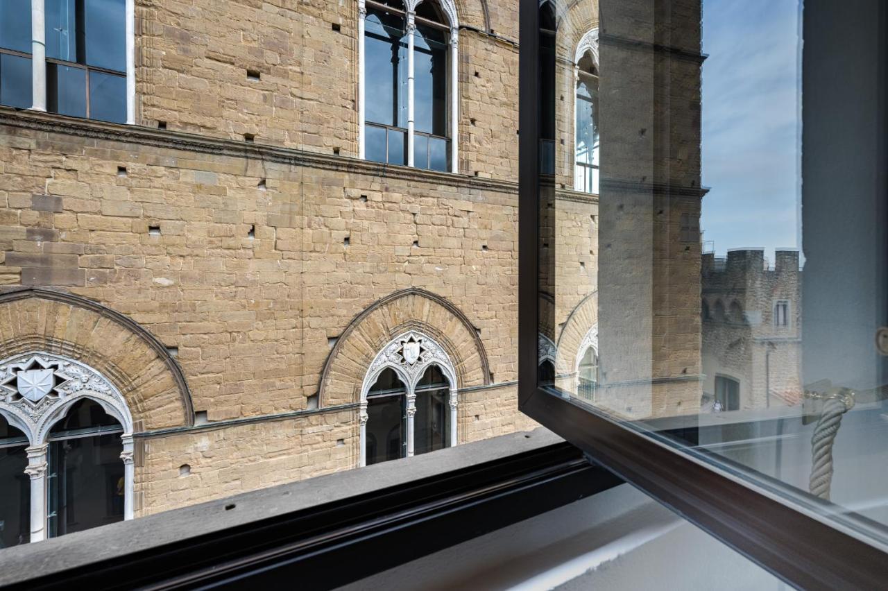 Via Lamberti, 3 - Florence Charming Apartments - Charming And Historic 5Th-Floor Attic Apartment With Elevator In A Building At The Heart Of Vibrant Florence, Just A 2-Minute Walk From All Attractions Экстерьер фото